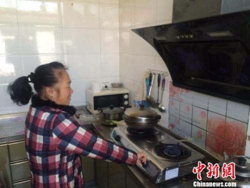 圖為居民用燃?xì)庠钭鲲垺！±钔ヒ?攝